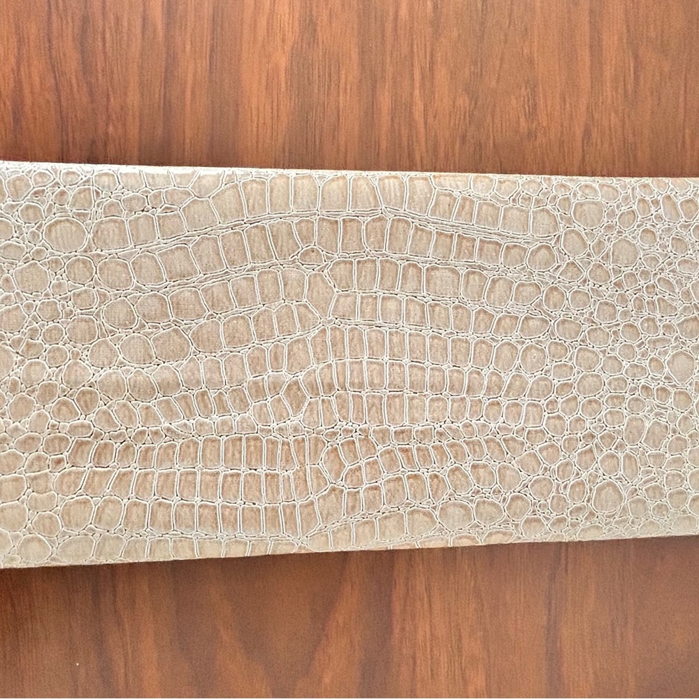 Tan Crocodile clutch✨